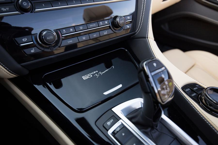 Детали интерьера Alpina B6 Bi-Turbo Cabrio Edition 50 (F12) 2015 года  (фото 19 из 26)